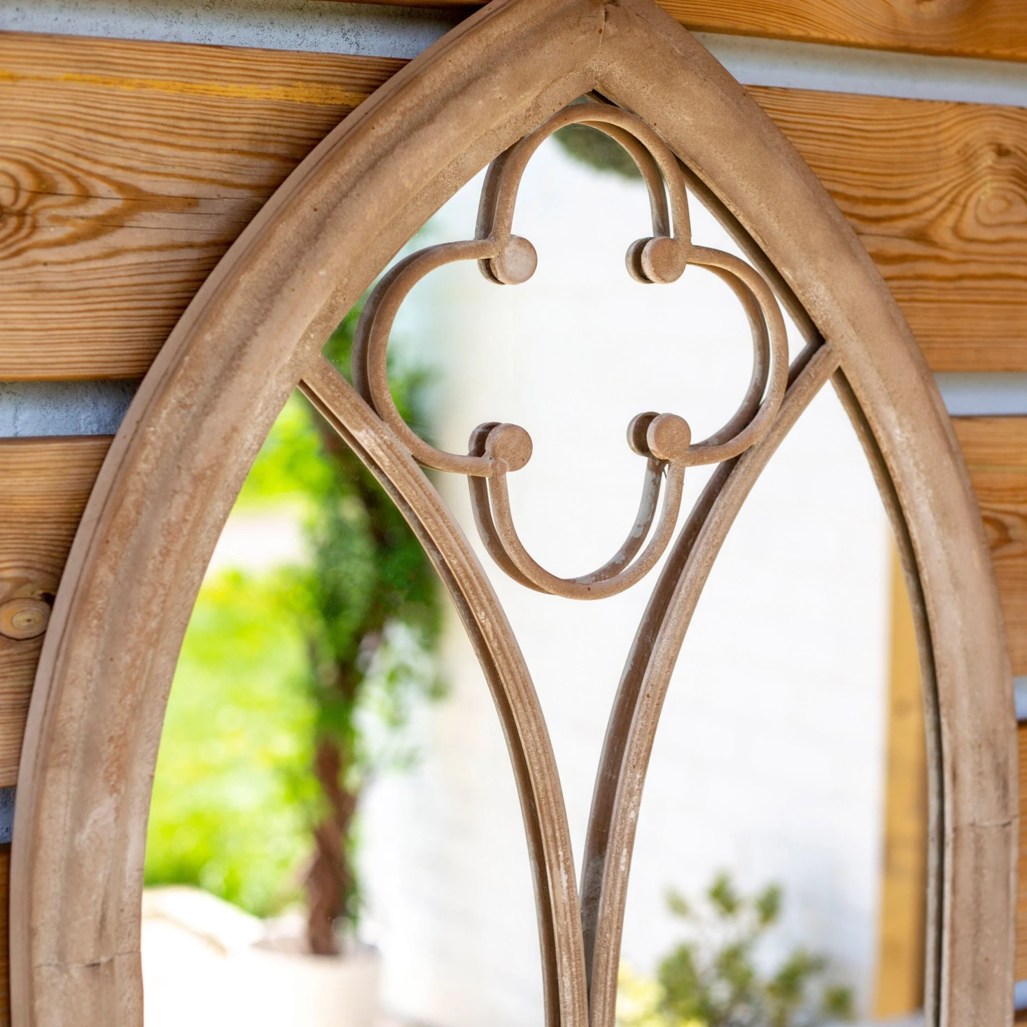 La Hacienda Aston & Wold Church Window Antique White Arch Framed Garden Mirror 1050mm X 560mm 3 La Hacienda Aston & Wold Church Window Antique White Arch Framed Garden Mirror 1050mm X 560mm - Image 3