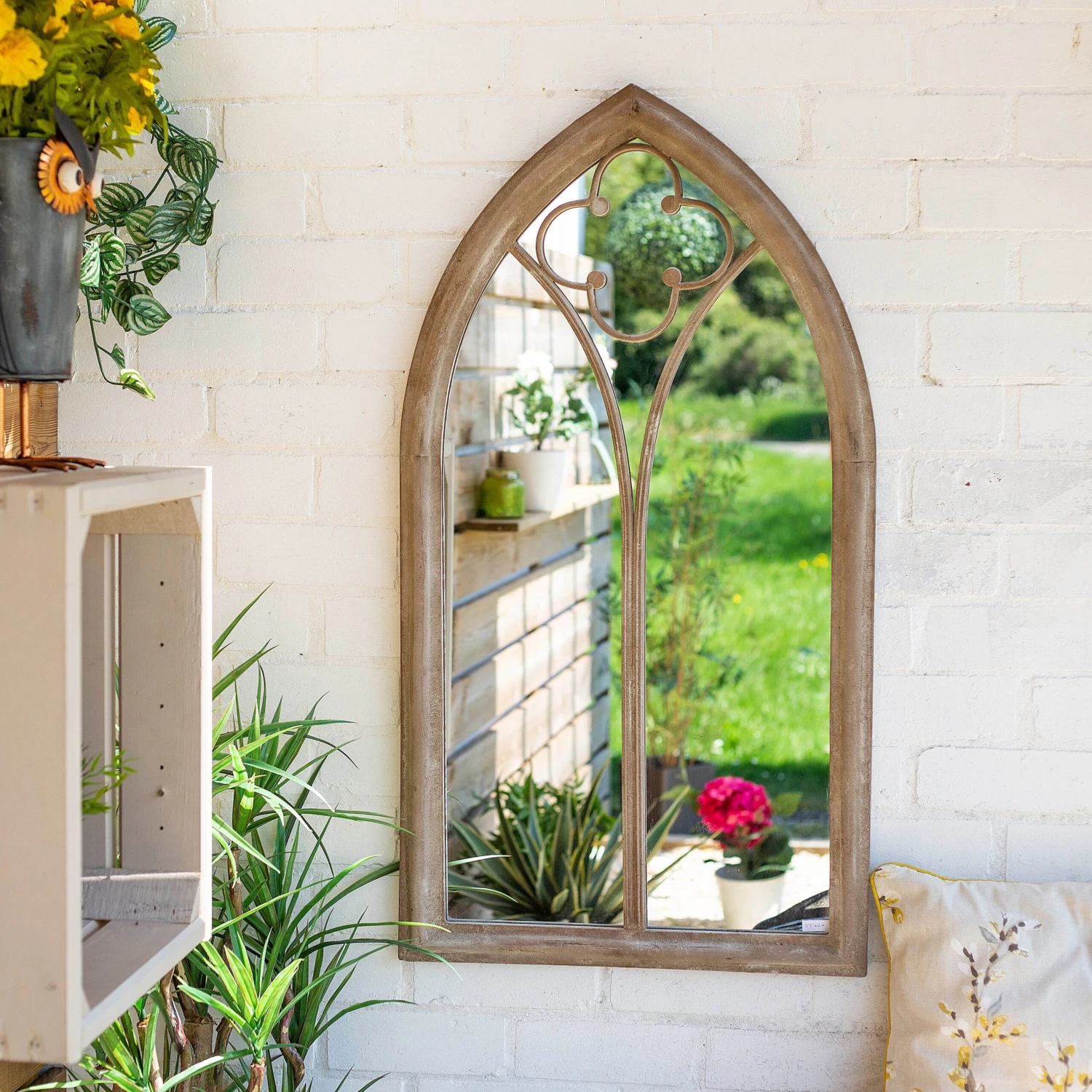 La Hacienda Aston & Wold Church Window Antique White Arch Framed Garden Mirror 1050mm X 560mm 5 La Hacienda Aston & Wold Church Window Antique White Arch Framed Garden Mirror 1050mm X 560mm - Image 5