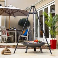 La Hacienda Tripod Hanging Grill -Garden Tool Store la hacienda tripod hanging grill5055025586126 02i bq