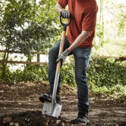 Magnusson Wooden Pointed Digging Spade 9 Magnusson Wooden Pointed Digging Spade -Garden Tool Store magnusson wooden pointed digging spade5059340086675 01i